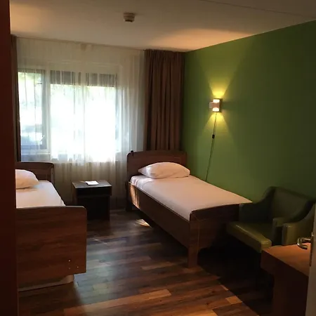 Отель 50|50 Belmont 3*